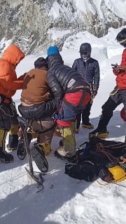 救援直升机+遇难者